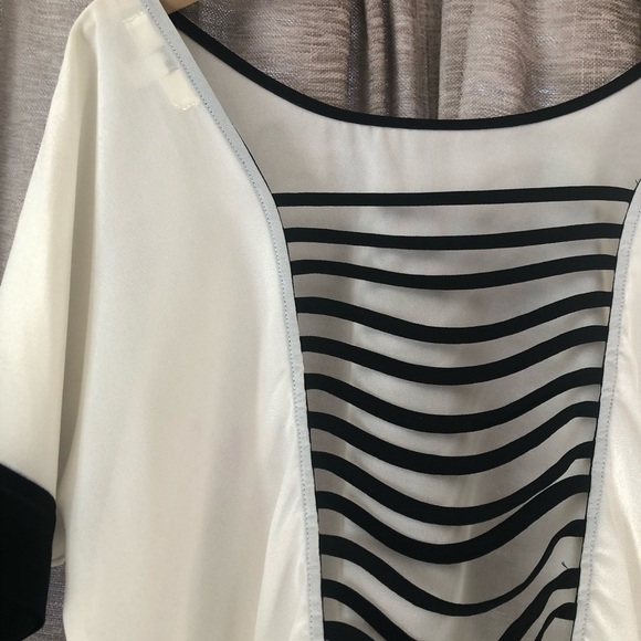 Ya Los Angeles White and Black Open Back Top - Picture 5 of 8